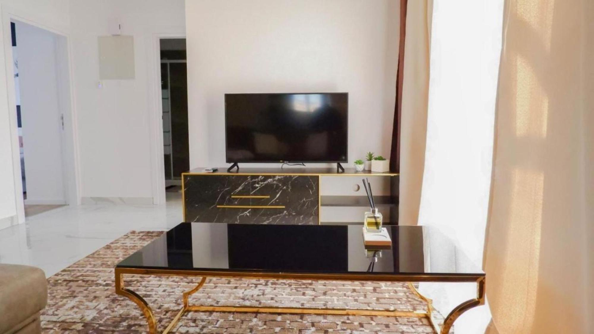 H&o Boulevard Breeze Apartment! Apartament Pafos