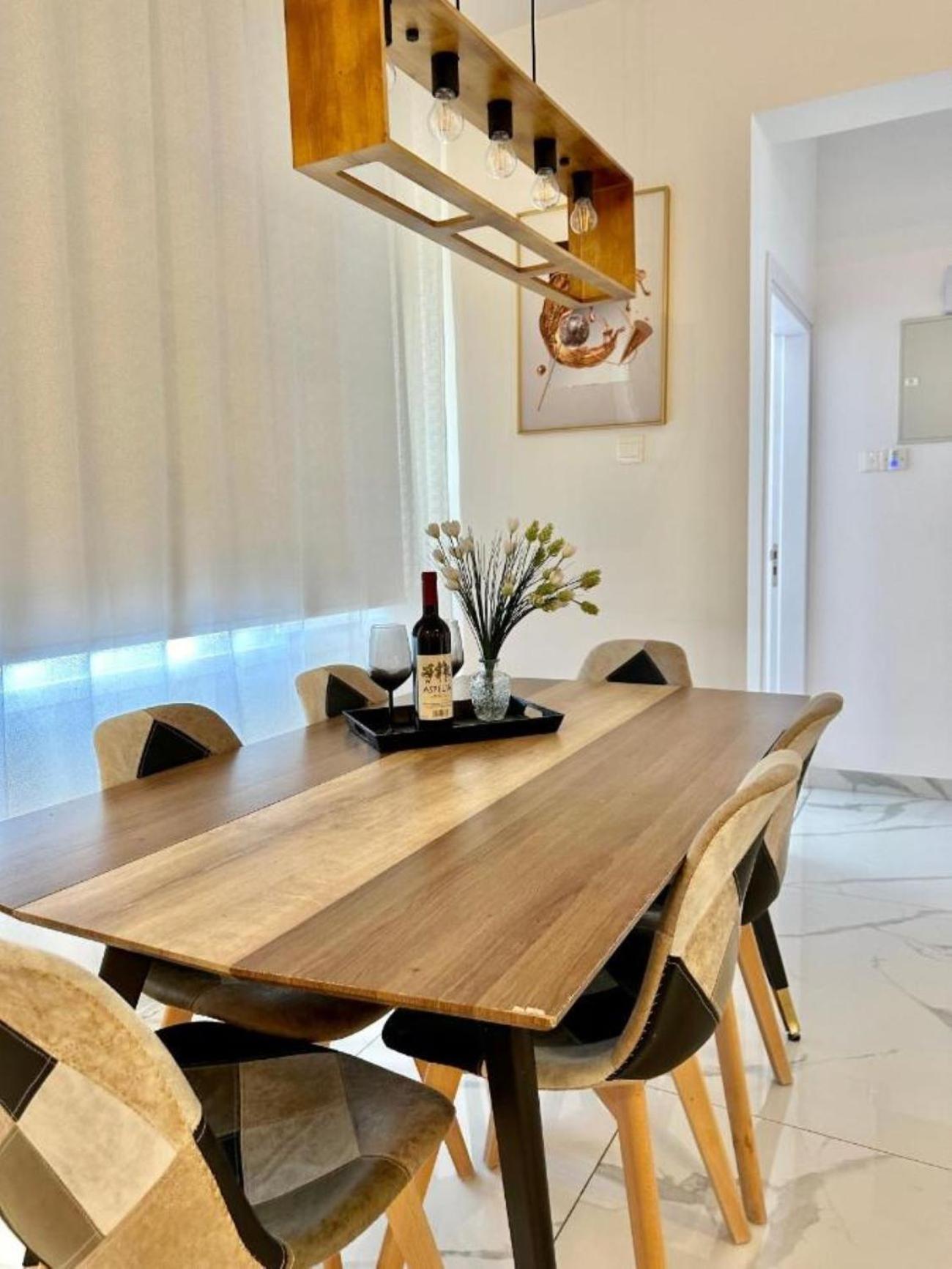 H&o Boulevard Breeze Apartment! Pafos