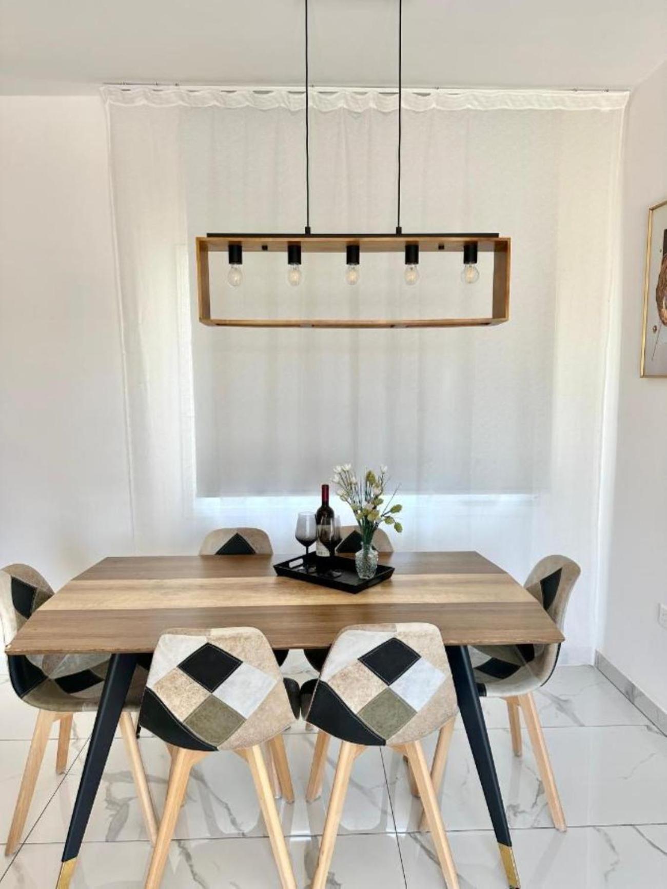 H&o Boulevard Breeze Apartment! Apartament