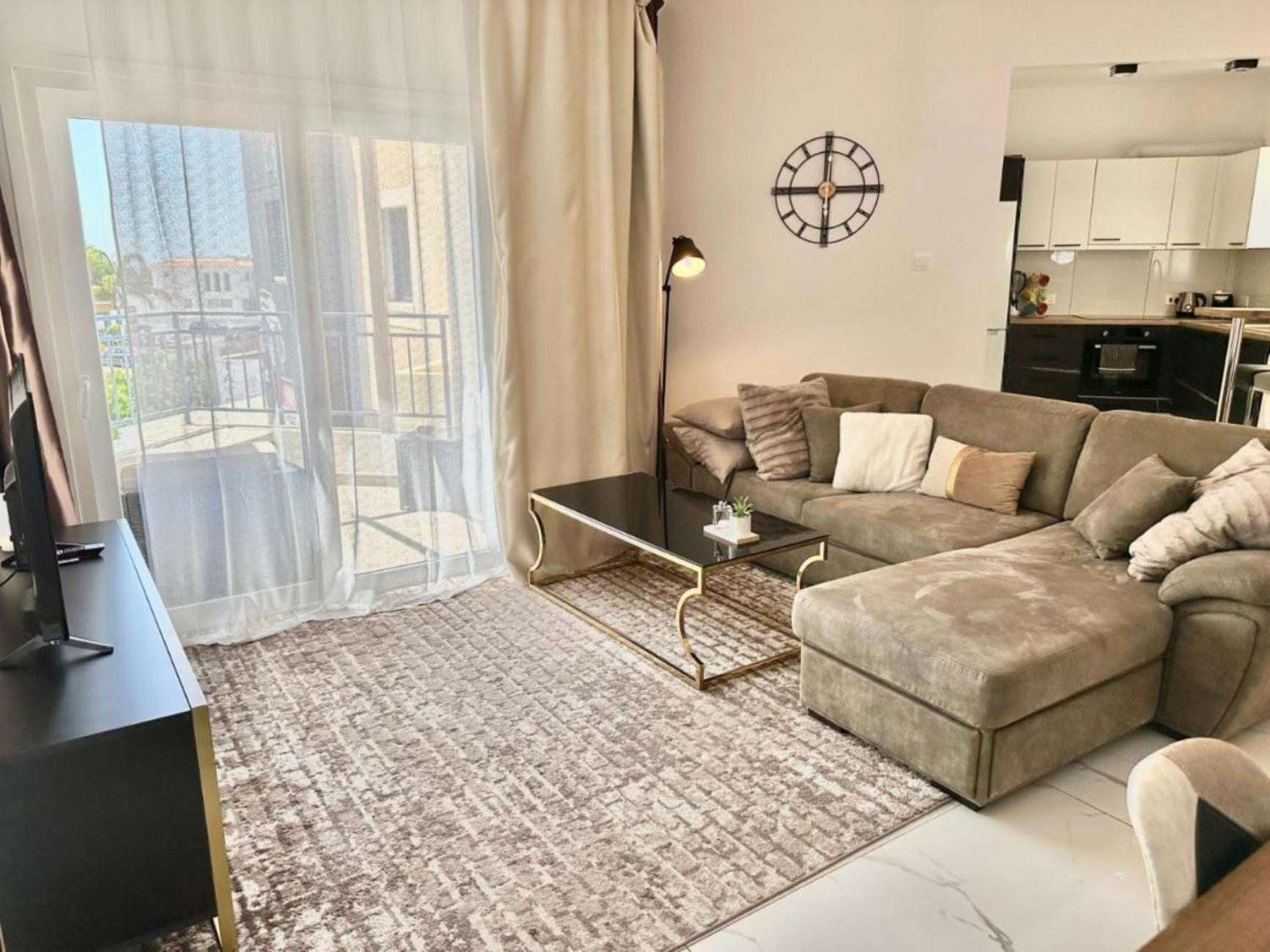 H&o Boulevard Breeze Apartment! * Pafos